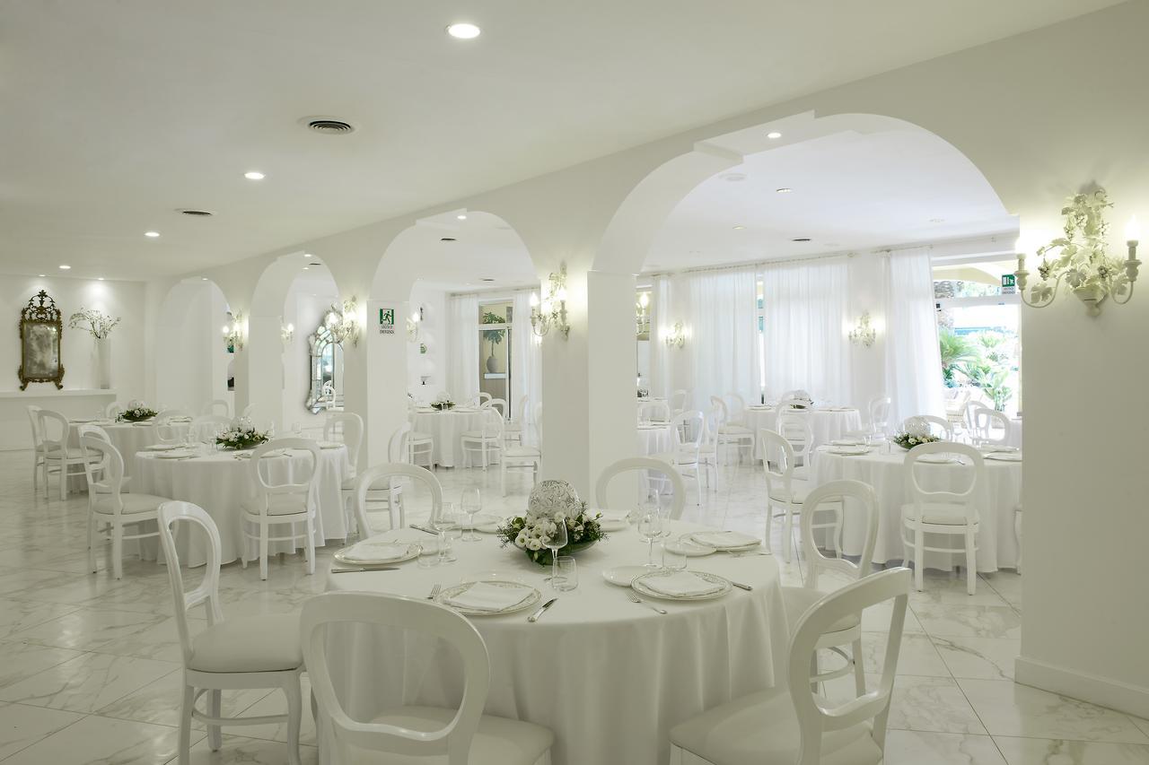 Hotel Dei Congressi カステッランマーレ・ディ・スタービア エクステリア 写真